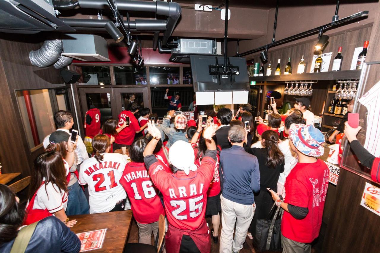 Red Helmet House & Sports Bar Hiroshima Hostel Bagian luar foto