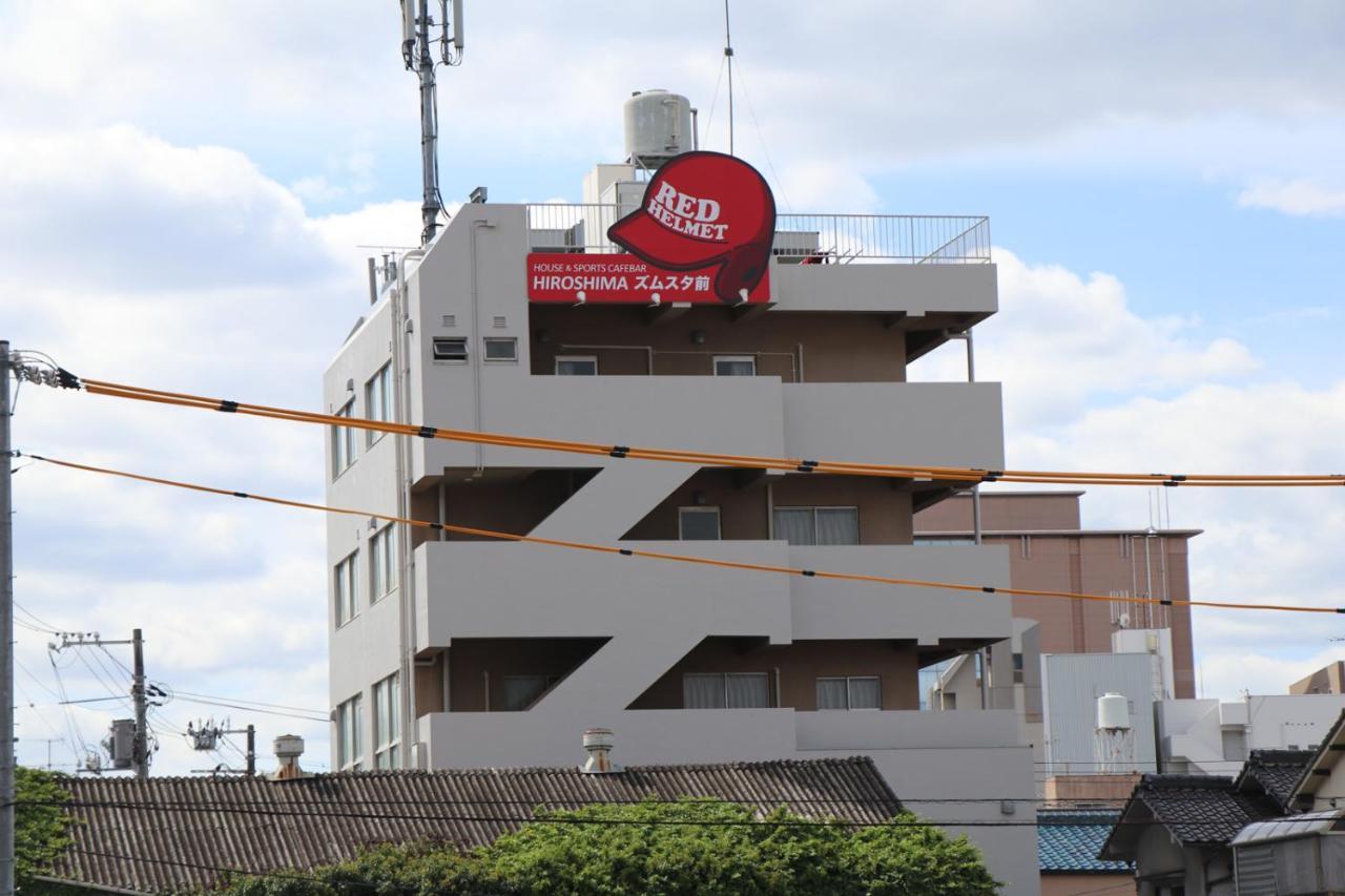 Red Helmet House & Sports Bar Hiroshima Hostel Bagian luar foto